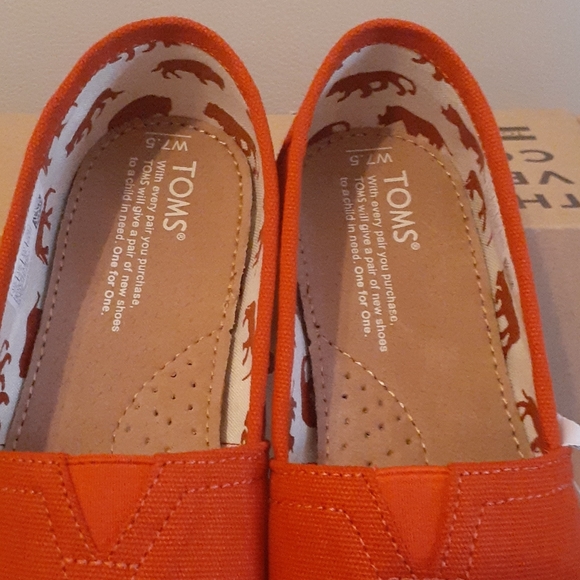 Tom's - Picture 2 of 4